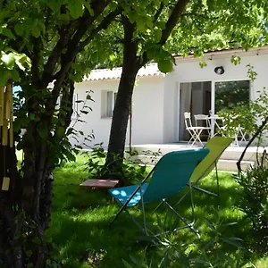 https://charmante-maisonnette-independante-a-goult-en-luberon.fr-provencehotel.com